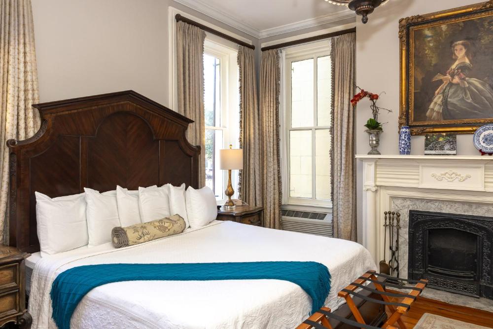 Admiral Turner Room - Luxury Main House King interior