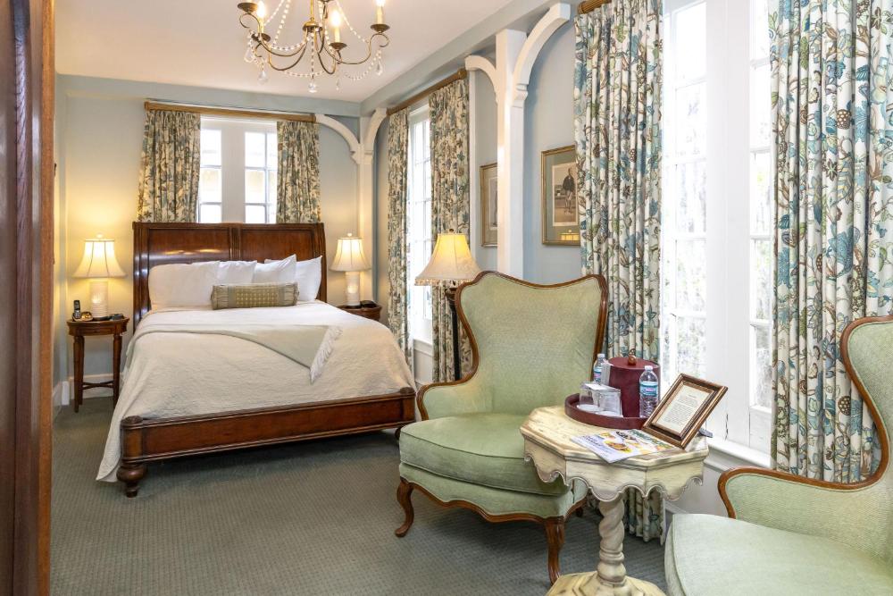 Johnston Room - Main House Queen interior